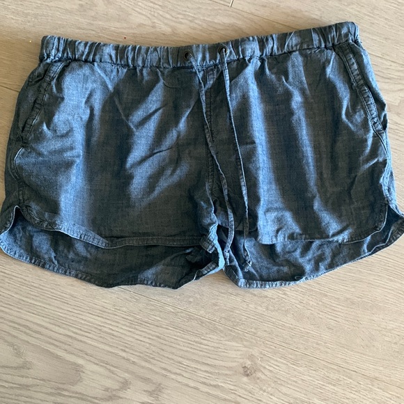 J crew size medium pull on denim looking shorts - Picture 1 of 3